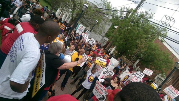 Picketers rallied at the Fight for $15 event on April 15. Photo by Sean Keenan | The Signal